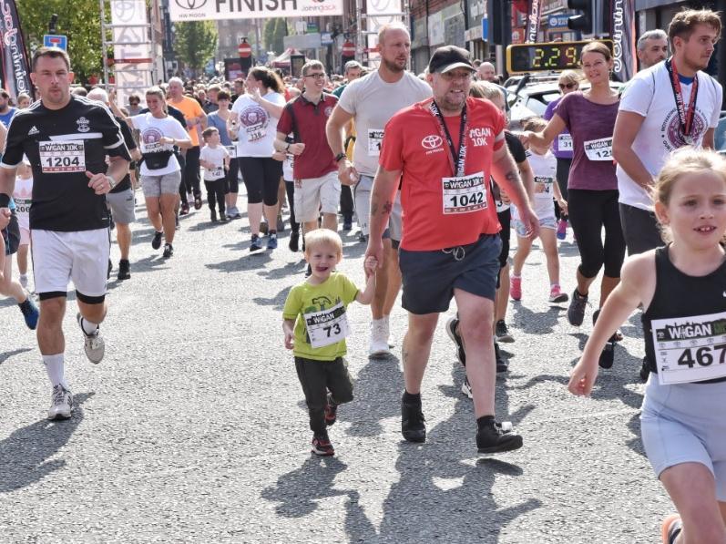 Runners and walkers enjoying the family mile