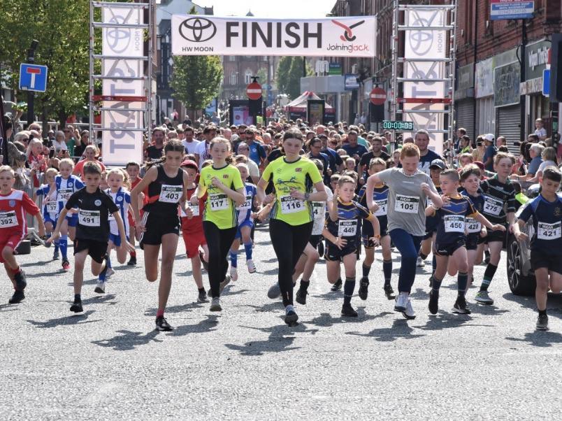 Runners and walkers enjoying the family mile