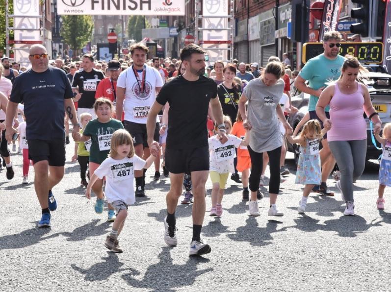 Runners and walkers enjoying the family mile