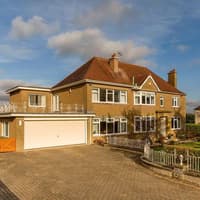 Falkirk property: An opulent and spacious 6-bedroom family home with excellent panoramic views