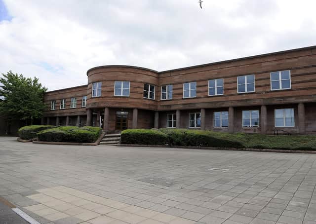 Picture Michael Gillen. Falkirk Sheriff Court exterior.