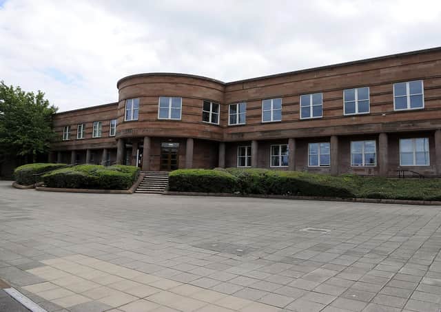 Picture Michael Gillen. Falkirk Sheriff Court exterior.