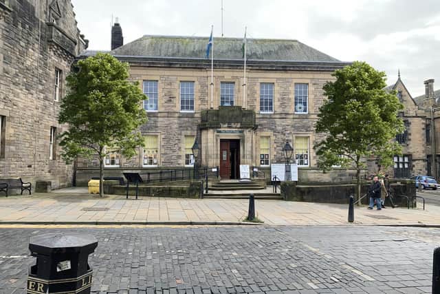 The montages prepared by the consultants show the potential for new Linlithgow High Street trees: fastigate hornbeams proposed east of The Cross and less upward-growing lime trees in front of the Partnership Centre.