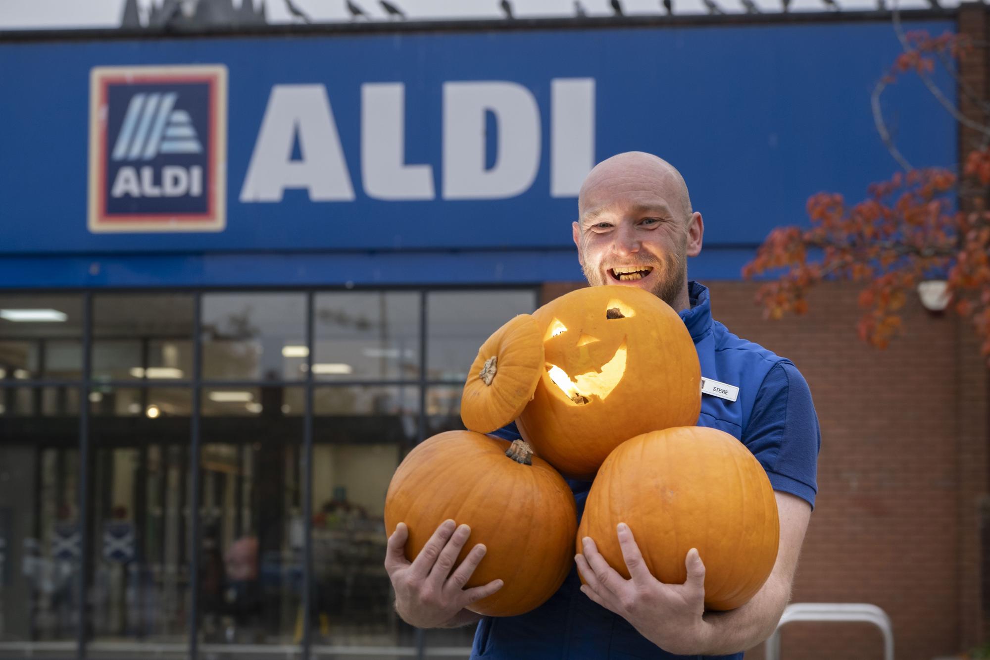 Internal Parents Sign Falkirk superstore urges parents to get kids back 'guising' again