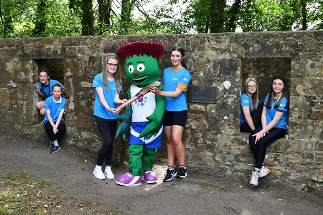 Active Schools members and Clyde, the mascot from the Glasgow Commonwealth Games