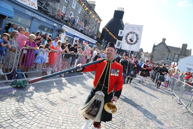 The town crier, Lindsay Munro led the parade and, as always, was on hand to lead the parade again in the closing ceremony