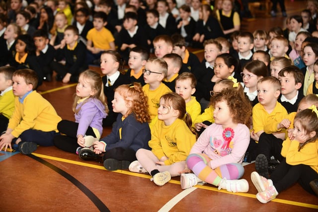 Carronshore Primary School pupils and staff gather together for Iain's leaving ceremony