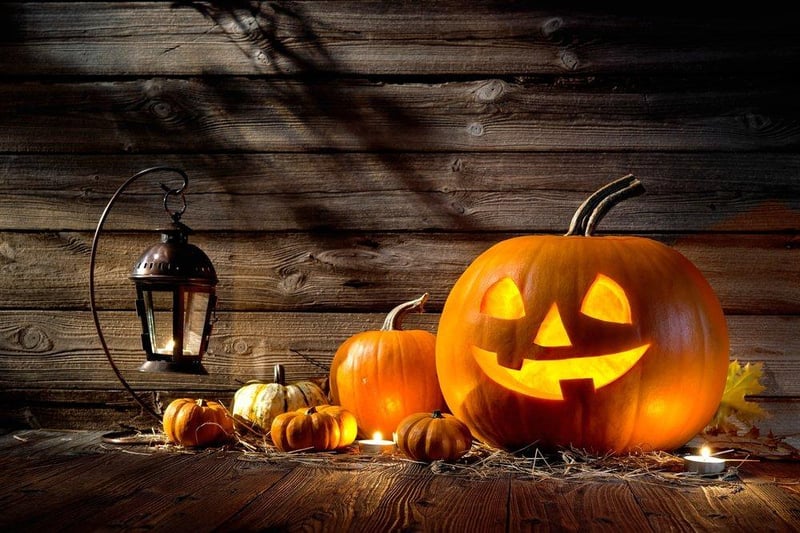 An Under 12s Hallowe'en disco takes place at Bonnybridge Community Centre on October 28 from 6.30-8.30pm.  Tickets are £2, under 3s are free.  Event is in aid of Bonnybridge Gala Day.  Prizes for best dressed and best pumpkin.  Visit the gala's Facebook page for full details and to book tickets.