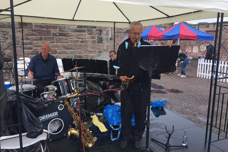 There was a variety of musical entertainment including mellow jazz.