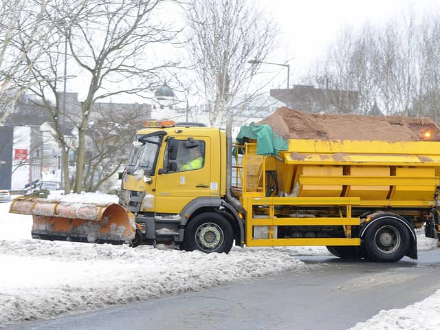 Snow is expected to cause travel disruption across Forth Valley today and tomorrow, according to the Met Office. Picture: Michael Gillen.