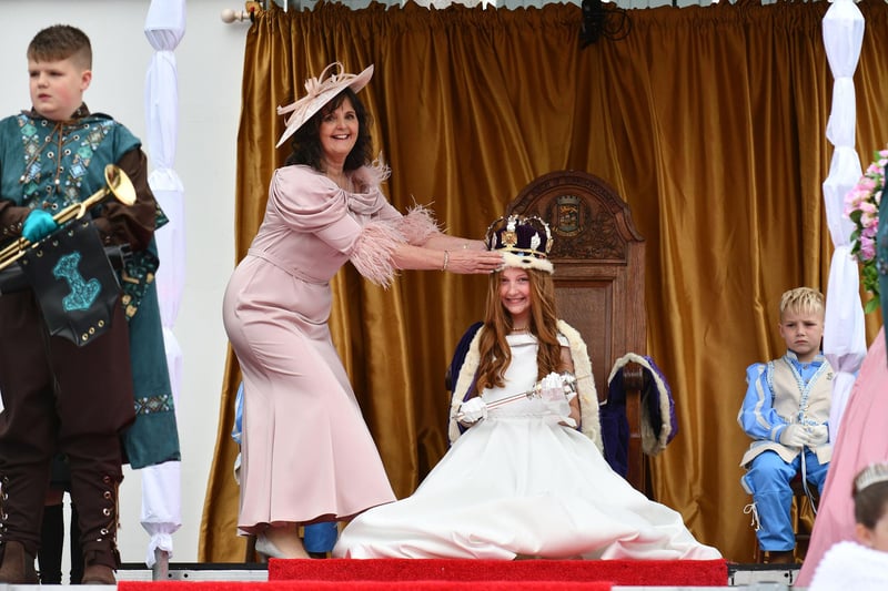 Crowning lady Heather Cullen places the crown on new Queen Sophie Rutherford.