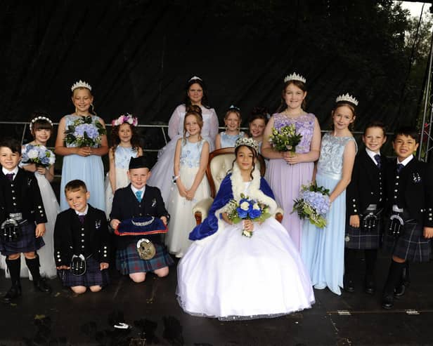 Queen AJ Newton with her retinue after the crowing ceremony