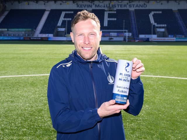 Falkirk ace Scott Arfield with his player of the month award (Photo: Ian Sneddon)