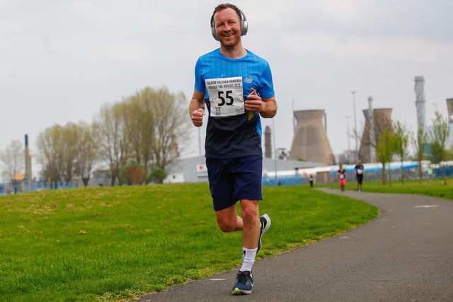 Craig McLean taking part in the Round the Houses 10k at Grangemouth Stadium