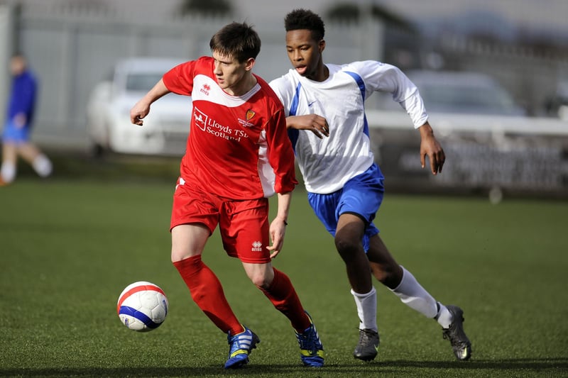 Larbert HS in possession.