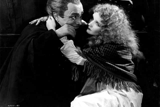 Conrad Veidt and Mary Philbin in a scene from The Man Who Laughs (1928)