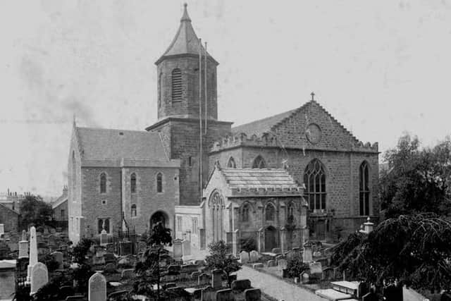 The overcrowded Parish Church graveyard around 1900.