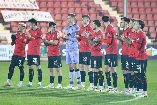27-12-2024. Picture Michael Gillen. DUNFERMLINE. East End Park. Dunfermline Athletic FC v Falkirk FC. Season 2024 - 2025. SPFL William Hill Championship. Match Day 19. A minutes applause for Alex Edwards who died on December 11.