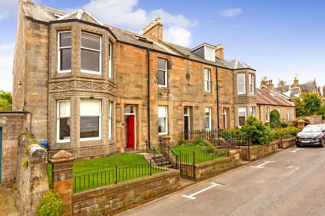 5 Strawberry Bank, Linlithgow.