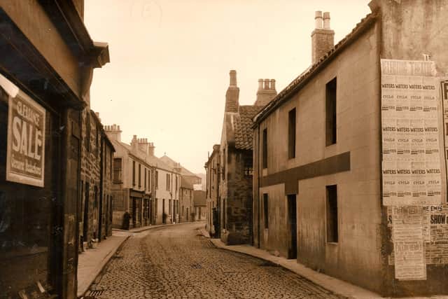Cow Wynd was on the main route for transporting the vast quantities of coal needed to feed the furnaces of the Carron Company