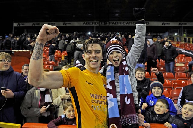 Former Stenhousemuir striker Mark McGuigan has retired from senior football with immediate effect