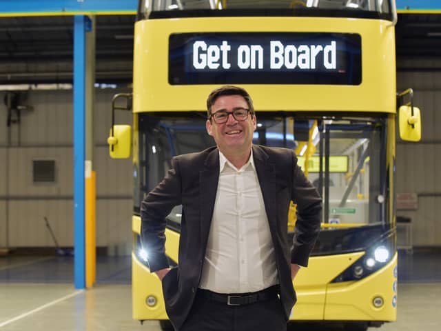 Mayor of Greater Manchester, Andy Burnham visits Alexander Dennis to see the Falkirk-built Bee Network buses for the first time.