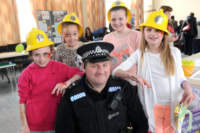 Community Police Officer Arthur McInnes with some new recruits Cara Clark, Caitlin Cairns, Chelsea Scobbie and Shakira Sharpe.