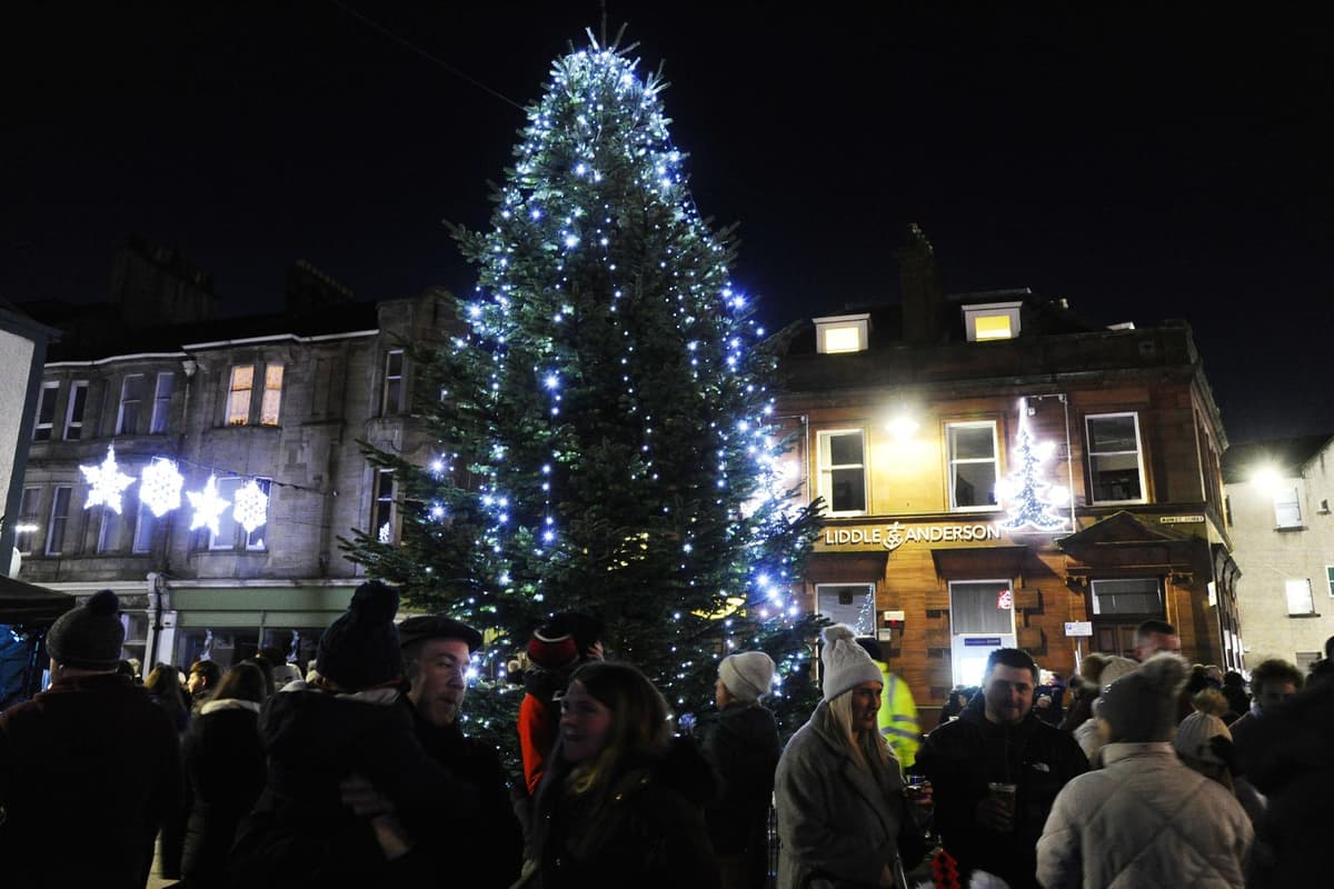 In pictures: Crowds gather for the Bo'ness Christmas light switch on