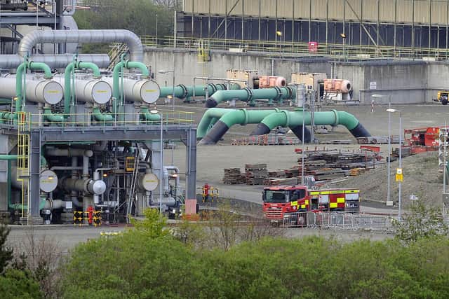 Picture Michael Gillen. Fire crew arriving at the site of the leak