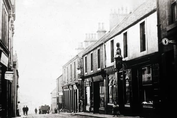 The Cross Keys Inn where Burns spent the night in 1787.