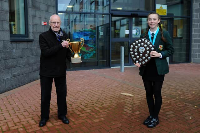 Former Falkirk West MP Dennis Canavan presents the Paul Canavan Memorial Cup and Schools Shield for the Strathcarron 10k to St Mungo's High School pupil Caitlin Christie. Picture: Michael Gillen.