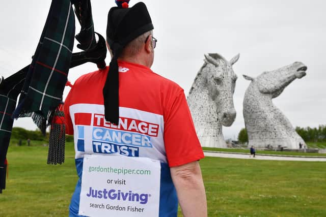 Anyone spotting Gordon and wishing can donate can find all the details on the back of his t-shirt. Pic: Michael Gillen