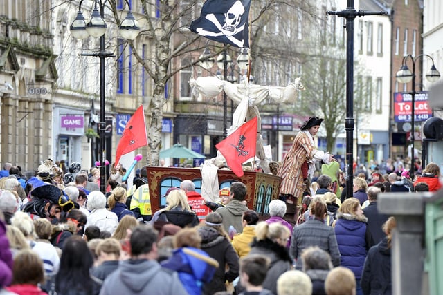 Pirates and Princesses Parade continue up the High Steet.