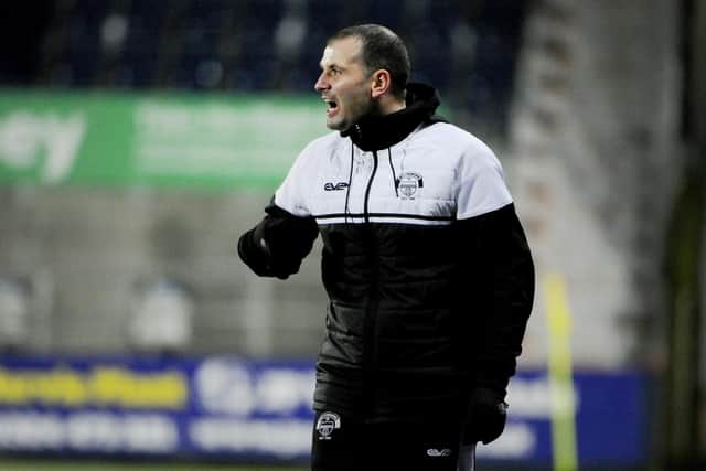 East Stirlingshire boss Derek Ure issuing instructions from the sidelines last season (Photo: Alan Murray)