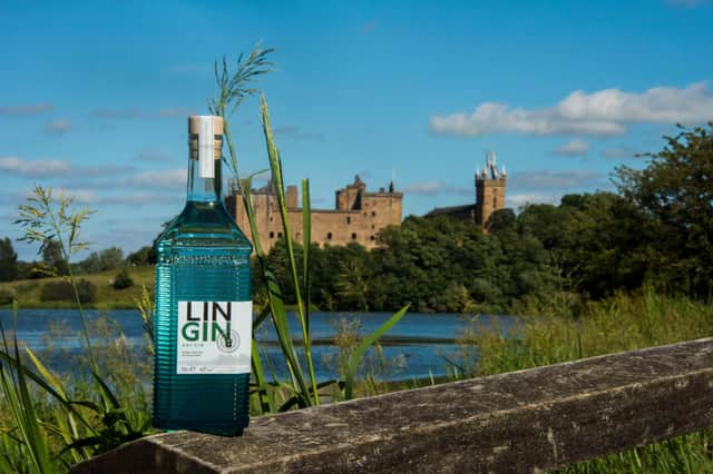 The new Lin Gin bottle. Pic Alan Richardson. (www.pix-ar.co.uk)