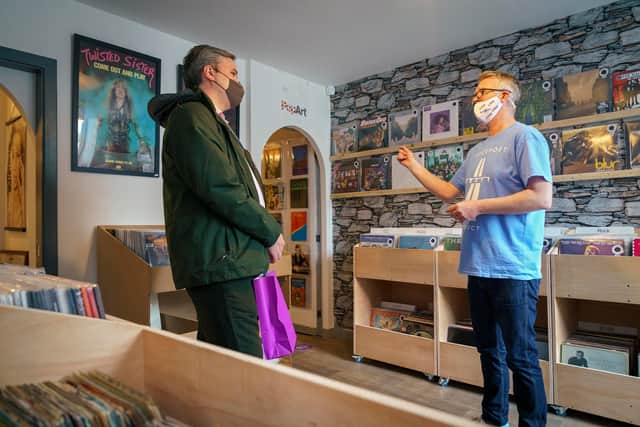 Pictured: Community Wealth Minister Tom Arthur speaks with Chris Corry of Low Port Music  during a visit to Linlithgow to hear how Linlithgow has shone as a “positive beacon of resilience” during the coronavirus pandemic.