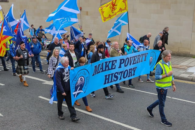 A banner at the head of the march proclaims "Make Poverty History"