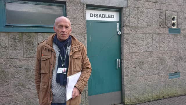Councillor Alan Nimmo is calling on Falkirk Council to reopen the public toilets in Grangemouth, Bo'ness and Falkirk.