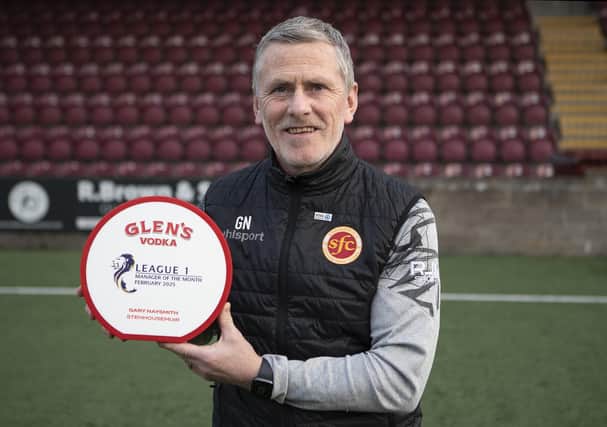 Stenhousemuir manager, Gary Naysmith, presented with the Scottish League One Glen’s Manager of the Month award for February (Photo: SPFL)