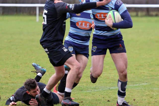 Glen Faulds pushes forward (Pics by Gordon Honeyman)