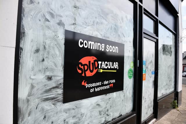 A sign has appeared in the window of the former cafe in the east end of Falkirk town centre (Picture: Michael Gillen, National World)