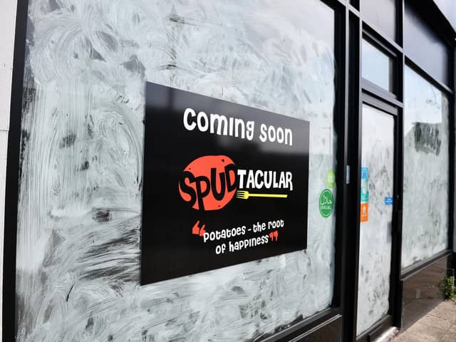 A sign has appeared in the window of the former cafe in the east end of Falkirk town centre (Picture: Michael Gillen, National World)