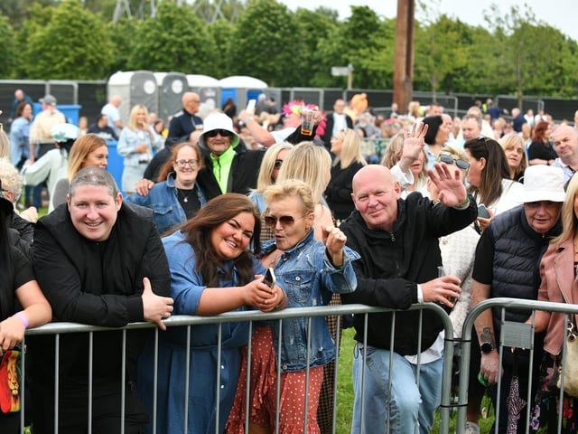 The crowd awaits the main stars.