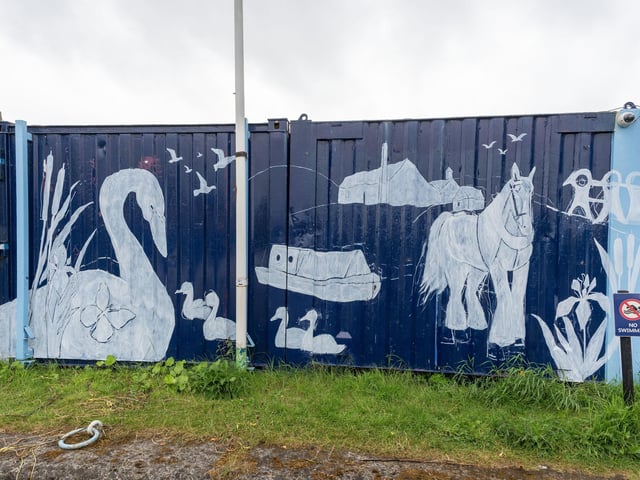 A snapshot of canal life.