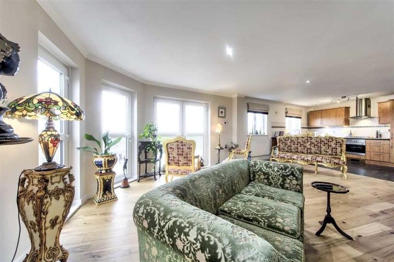 Lounge.
