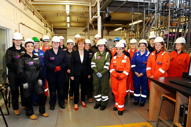 Nicola Sturgeon and apprentices at Forth Valley College.