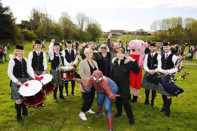 Friends of Quarry Park, Councillor Siobhan Paterson and Wallacestone Pipe Band at the opening.