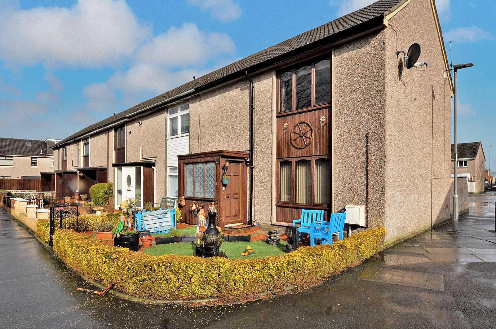 Falkirk property 3bedroom end terrace house with surprising extras