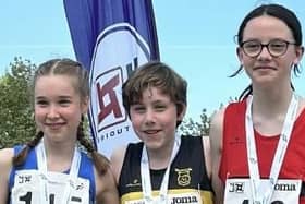 Skye Robertson, gold 800m (middle)