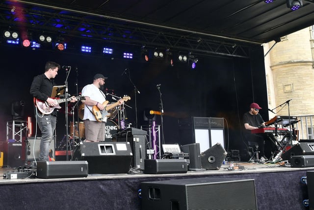 Tam Sparkle Experience on stage